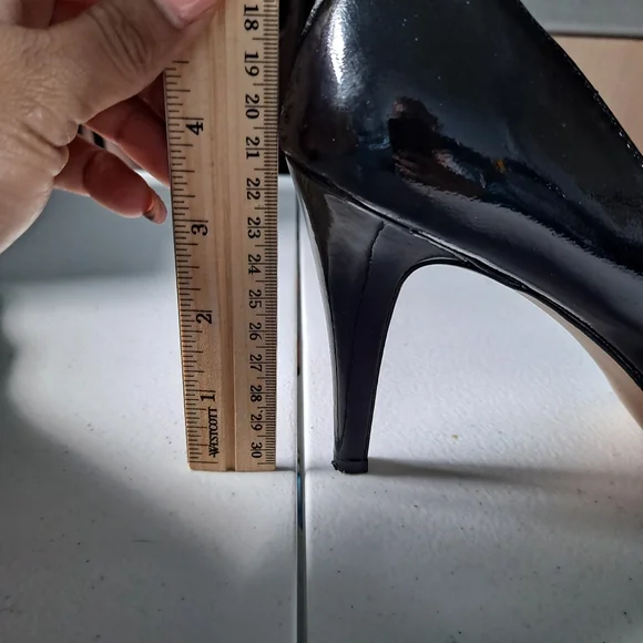 Circa Joan & David Luxe Black Leather Classic Platform Pumps - Picture 8 of 8